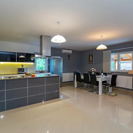 Karina Grubine, Imotski * Grubine