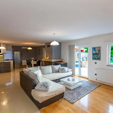 Karina Grubine, Imotski Villa Grubine