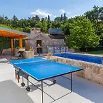 Karina Grubine, Imotski Vila *