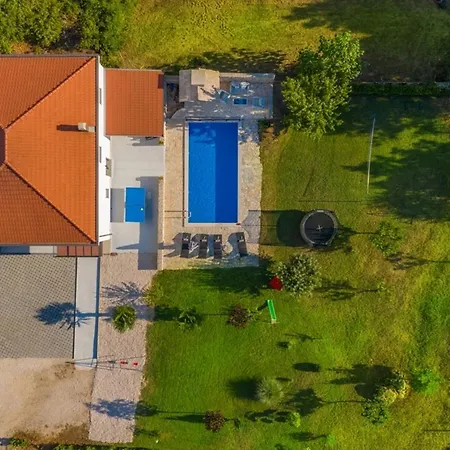 Karina Grubine, Imotski Vila *